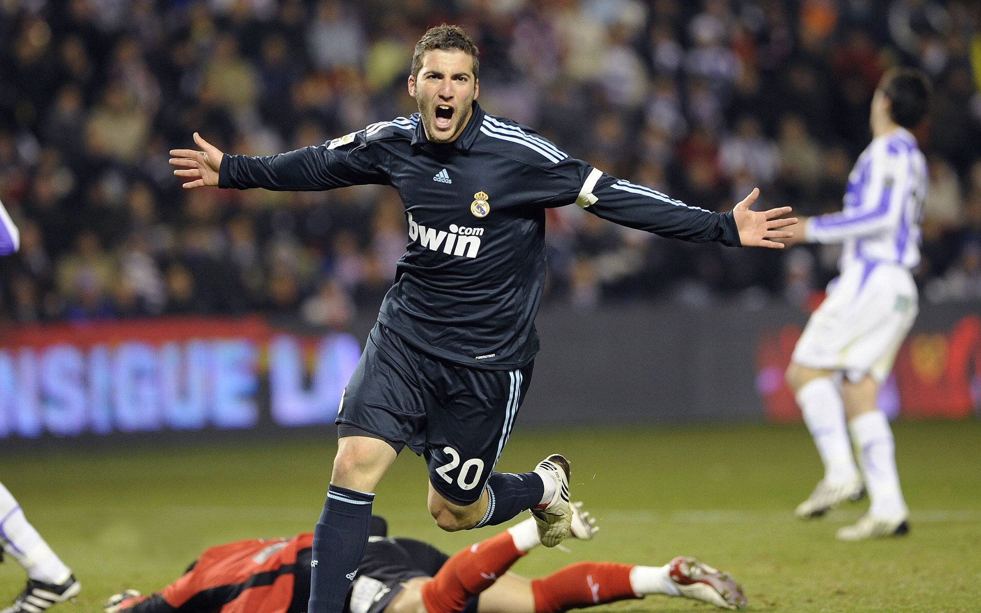 开云体育网页入口-“曼城阵容豪华,誓言捍卫欧冠荣耀”